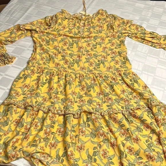 Ruffle,tiered,floral,frill dress,shirring cuffs,tie front,wood accent,keyhole - Picture 4 of 14